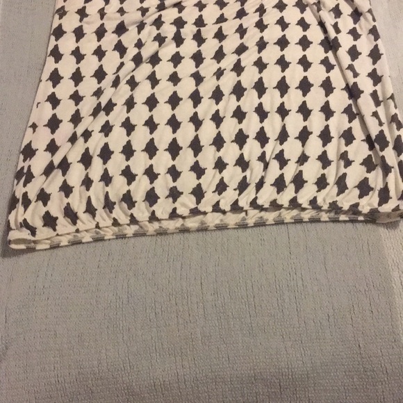 * *BOGO ITEM * Loft* Gray and Cream tank - Picture 4 of 6